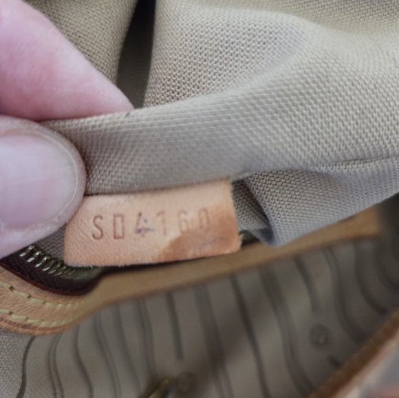 Louis Vuitton Brown and Tan Shoulder Bag Delightful MM - Picture 6 of 6